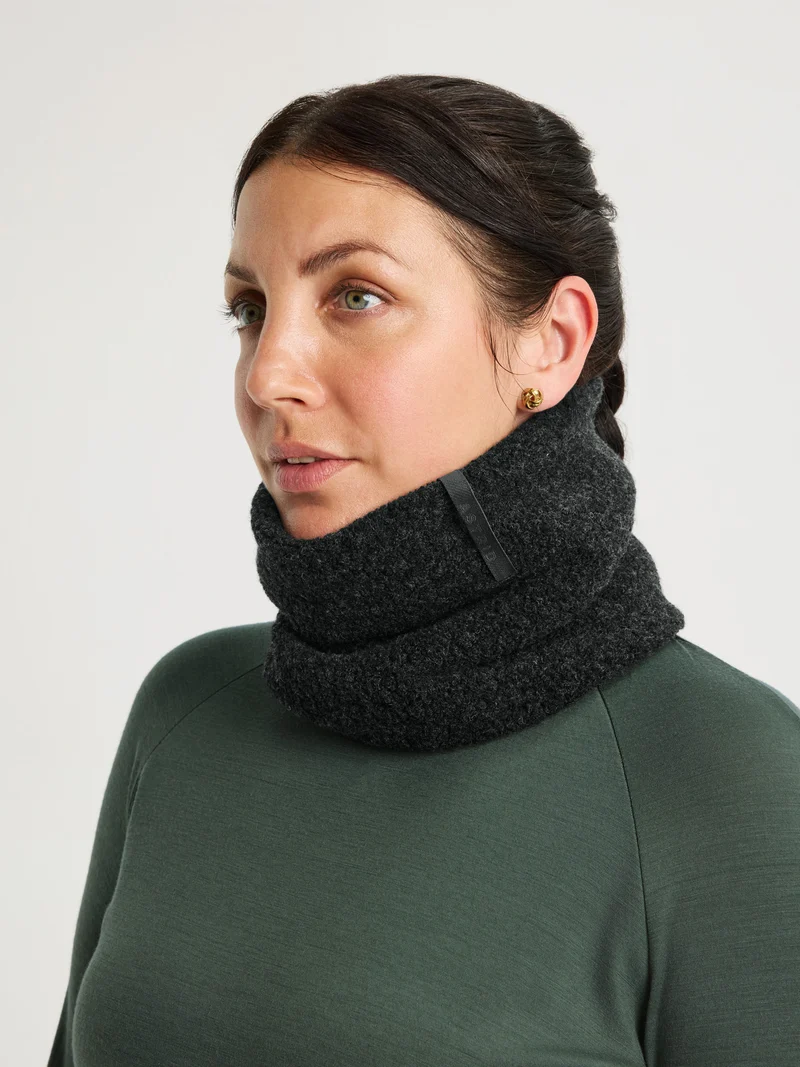 Camilla Wool Neckwarmer Black