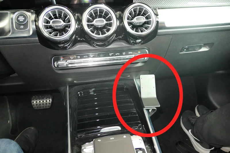 Mobilhållare Brodit Mercedes EQB