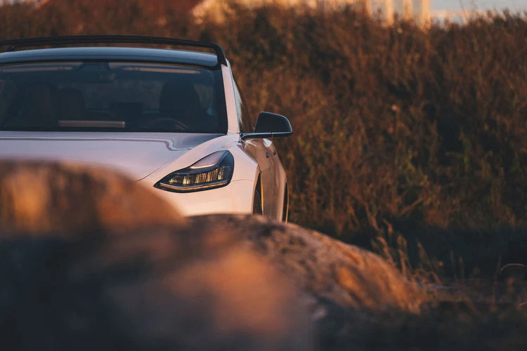 Tesla Hyra takräcke - låsbart
