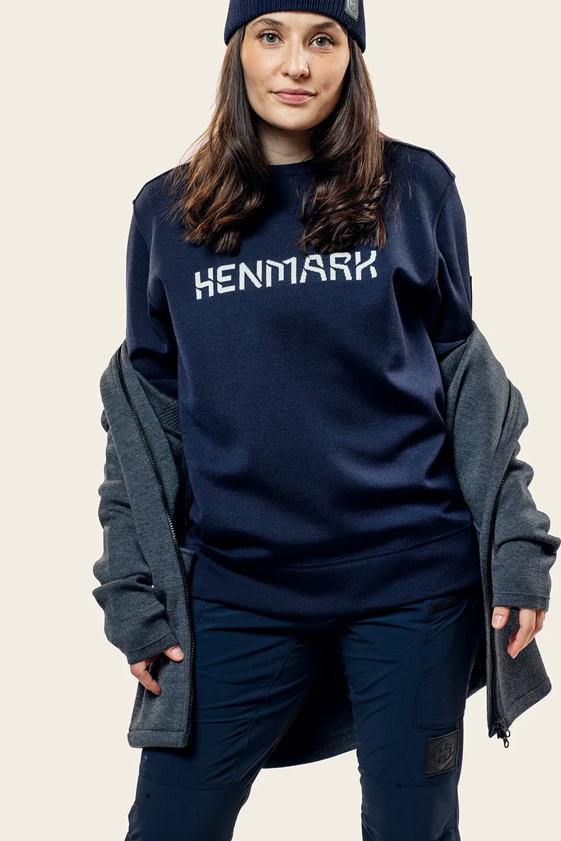 UNISEX MERINO TENCEL® CREW LOGO SWEATER