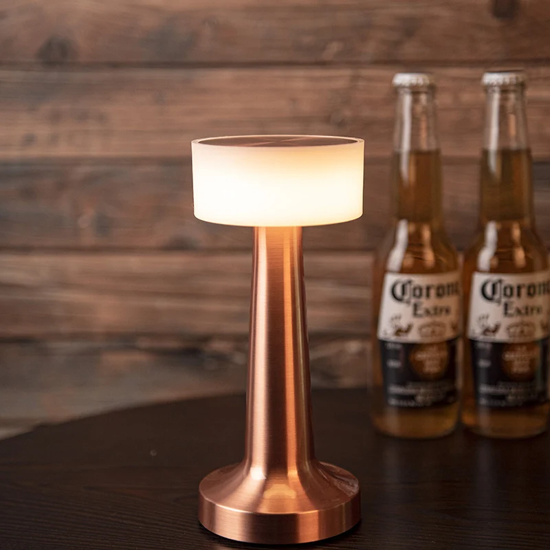7. Dimbar bordslampa