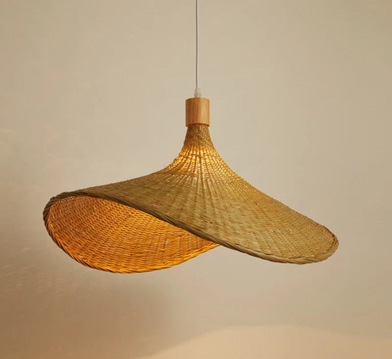 7. Asiatisk lampa av rotting