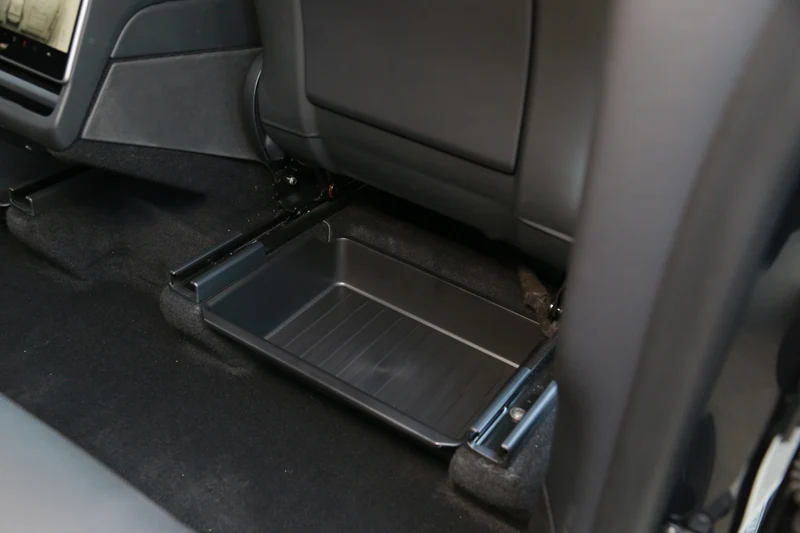 Baksätes förvaringslåda under sätet Tesla Model Y Juniper