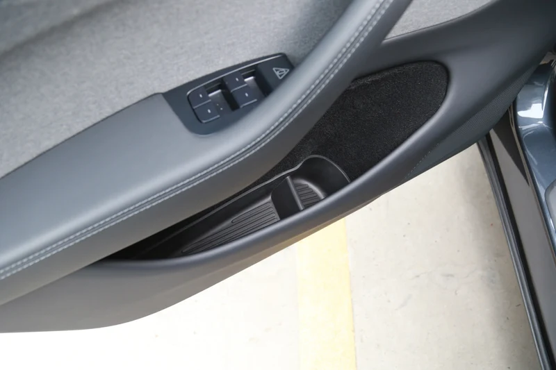 Förvaring i dörrarna (4-pack) Tesla Model Y Juniper