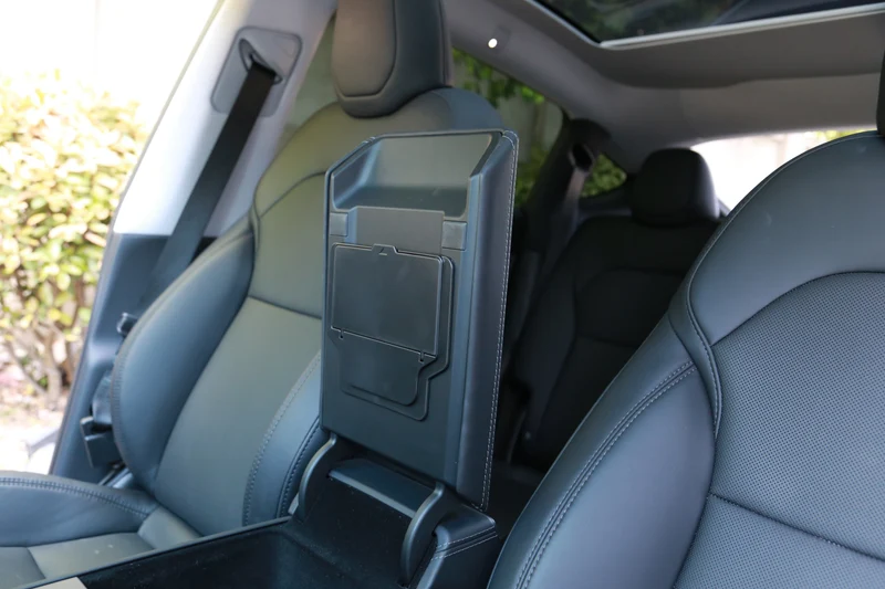 Gömd förvaringslåda i armstödet Tesla Model Y Juniper / Model 3 Highland