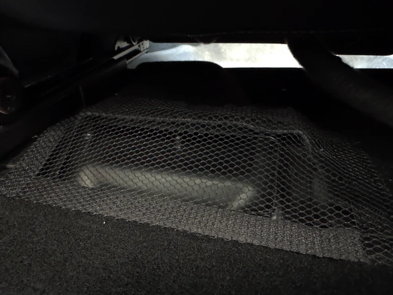 Luftventilsskydd under sätet mesh Tesla Model 3 & Y